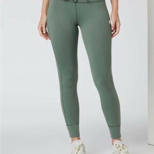 Vuori Woman’s HR daily leggings. Size M- Marsh green